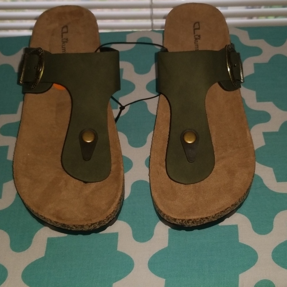 COPY - NWT CL by Laundry sandals size 11